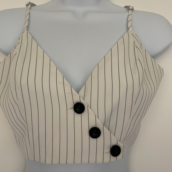 White and Black formal crop - Picture 4 of 6